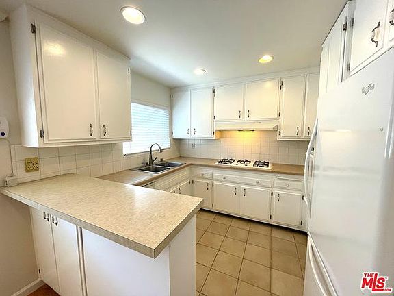 2nd image of 5215 Sepulveda Blvd #4F