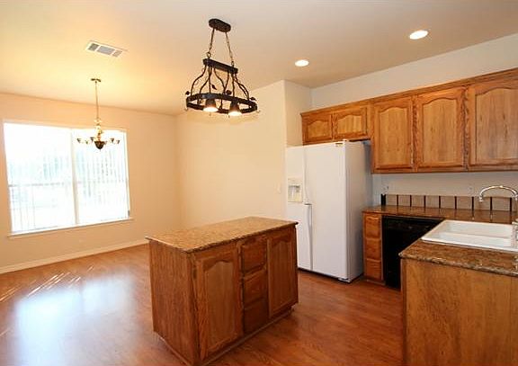 5th image of 113 Pebbles Dr