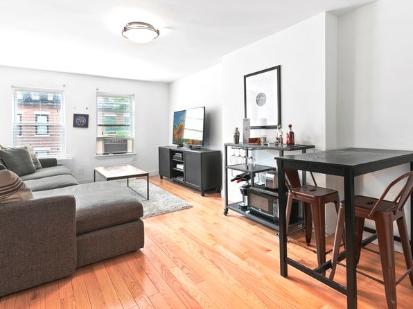 32 W 71st St APT 4B