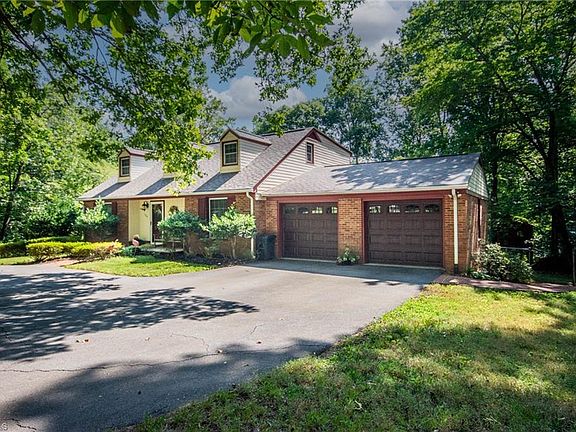 3rd image of 134 Nottingham Cir