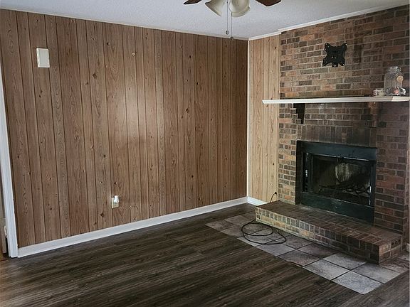 4th image of 1202 Washington St