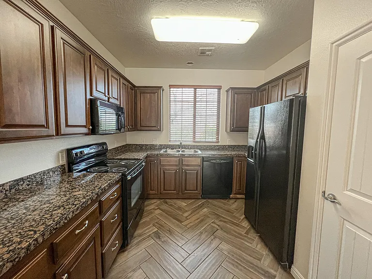 1775 N Overland Trails Dr — Photo 25