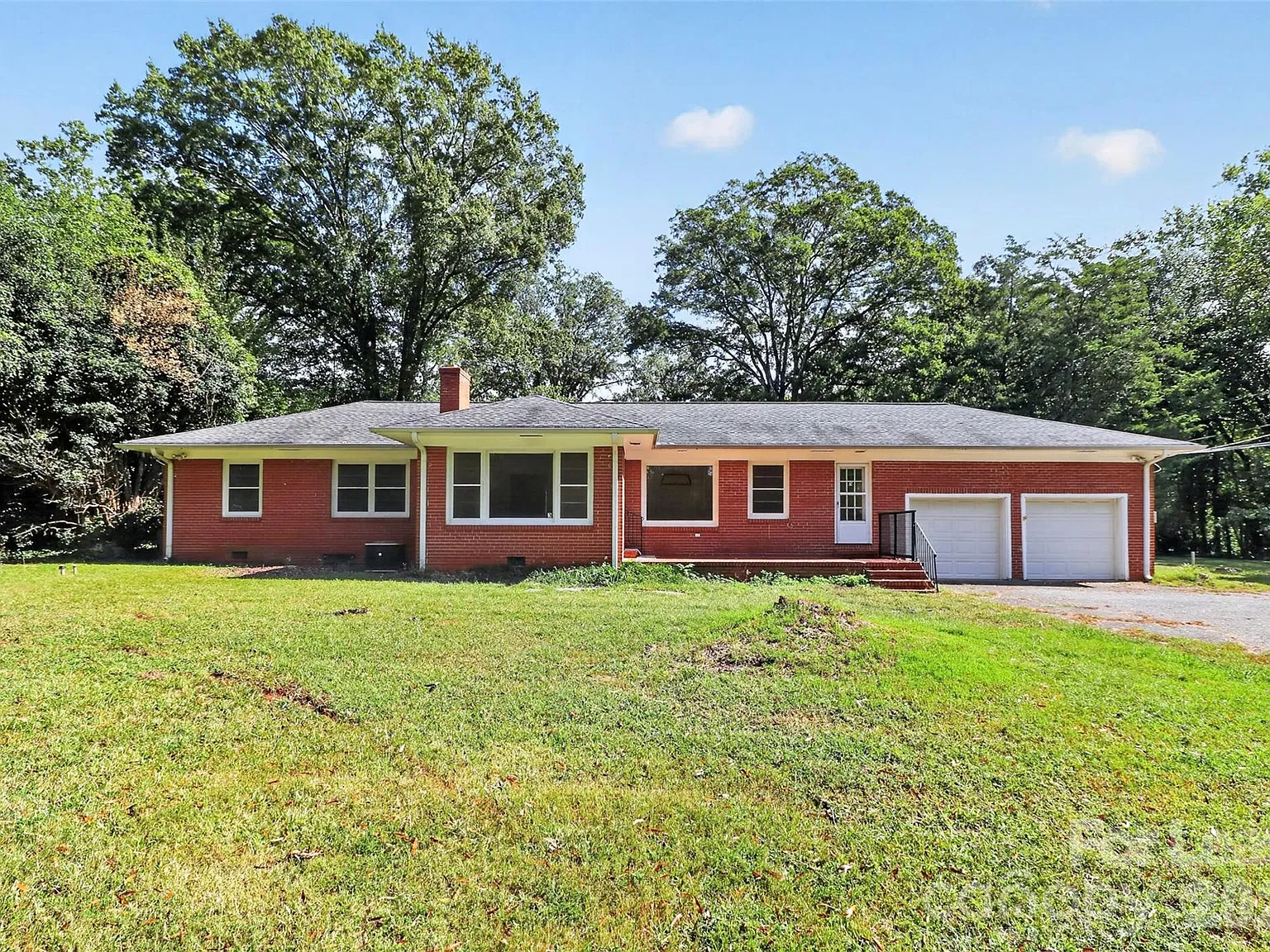 4 bed, 1.5 bath, 1800 sqft, $2,100 — Photo 1