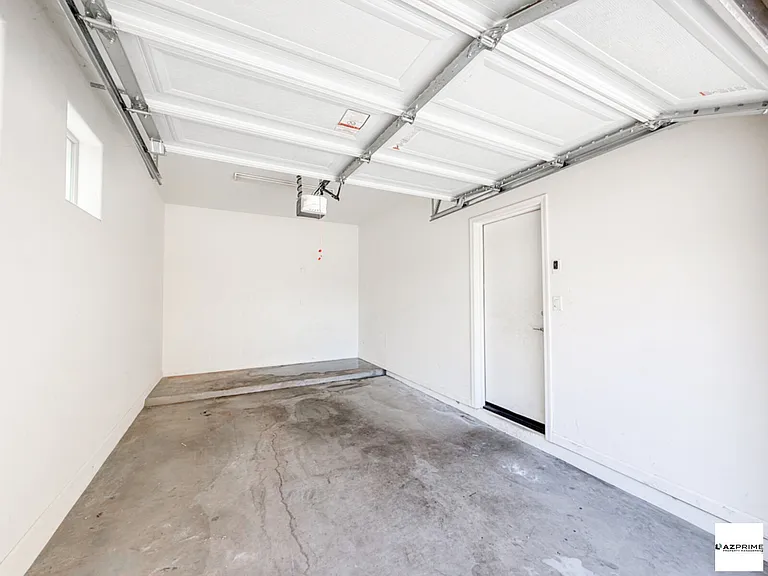 1741 W Pollack St — Photo 29