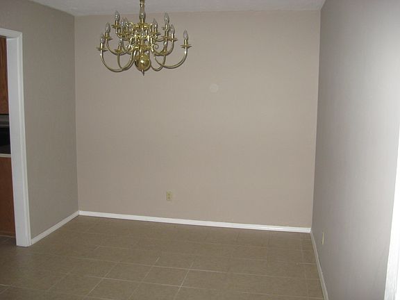 5th image of 220 N Cimarron Dr