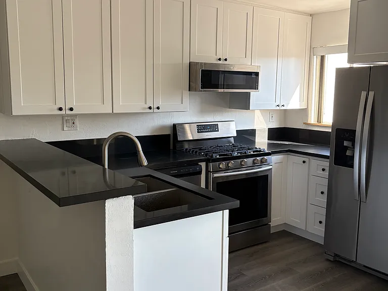 18530 Hatteras St #327 — Photo 2