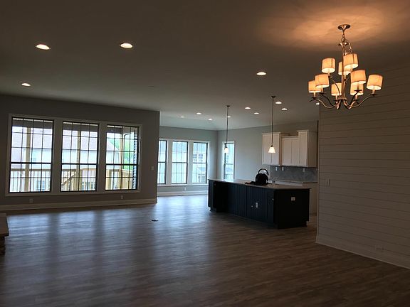 4th image of 803 Hollyhock Dr