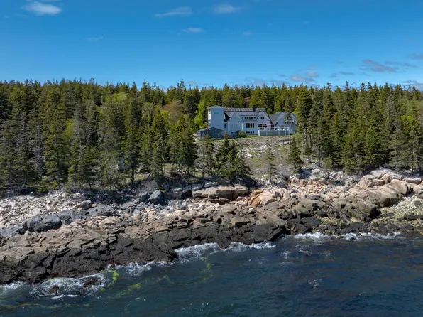 360 Red Point Road, Swans Island, ME 04685