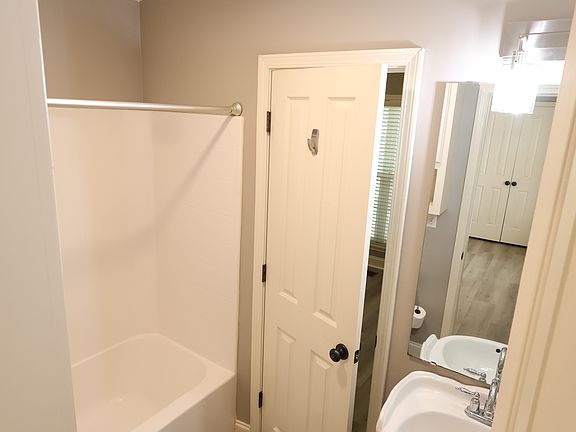 3rd image of 2206 Anderson Rd APT 204