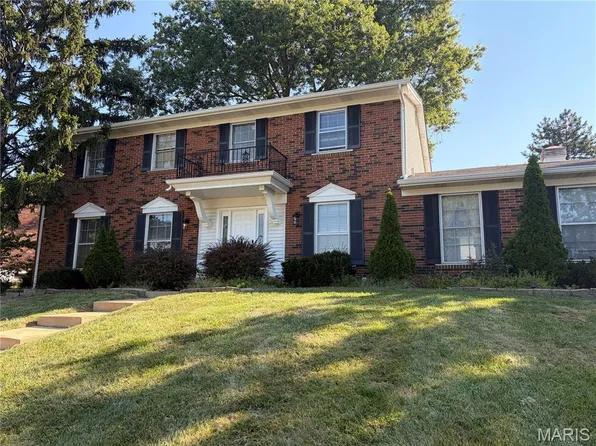 1009 Spinoza Pl, Ballwin, MO 63011