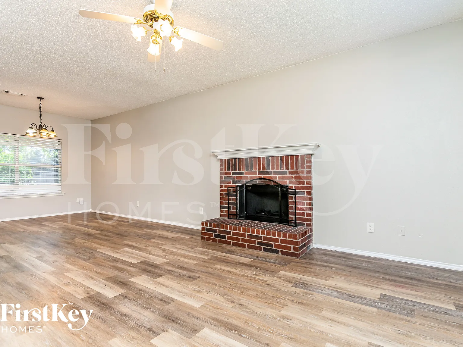 4 bed, 2.5 bath, 1762 sqft, $2,460 — Photo 2