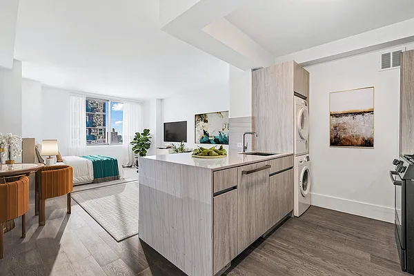 Rented by Greystar | media 11