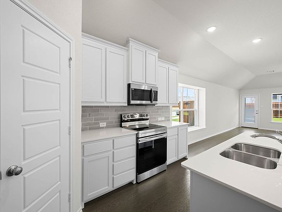 2nd image of 10301 Tapioca St