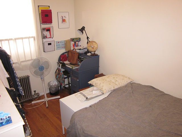 2nd image of 210 Meserole St APT 1B