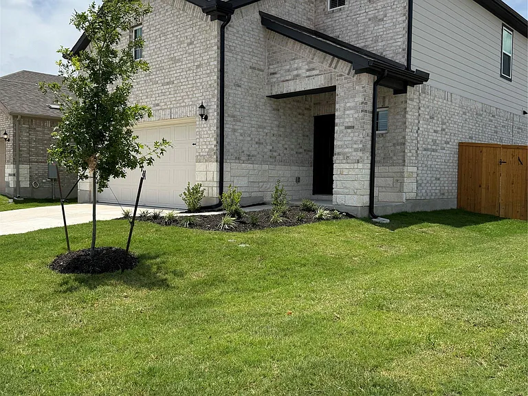 593 Tailwind Dr — Photo 3