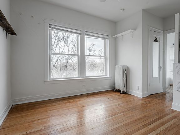3rd image of 3852-3856 N Clark St #1243-1249