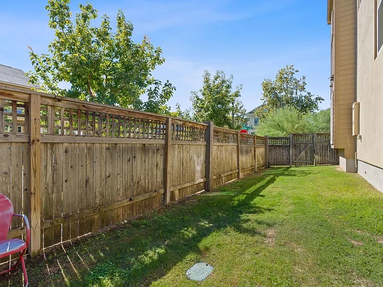 4201 Nitschke St — Photo 4