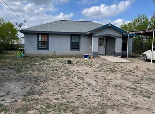 437 E Evlyn St, La Pryor, TX 78872