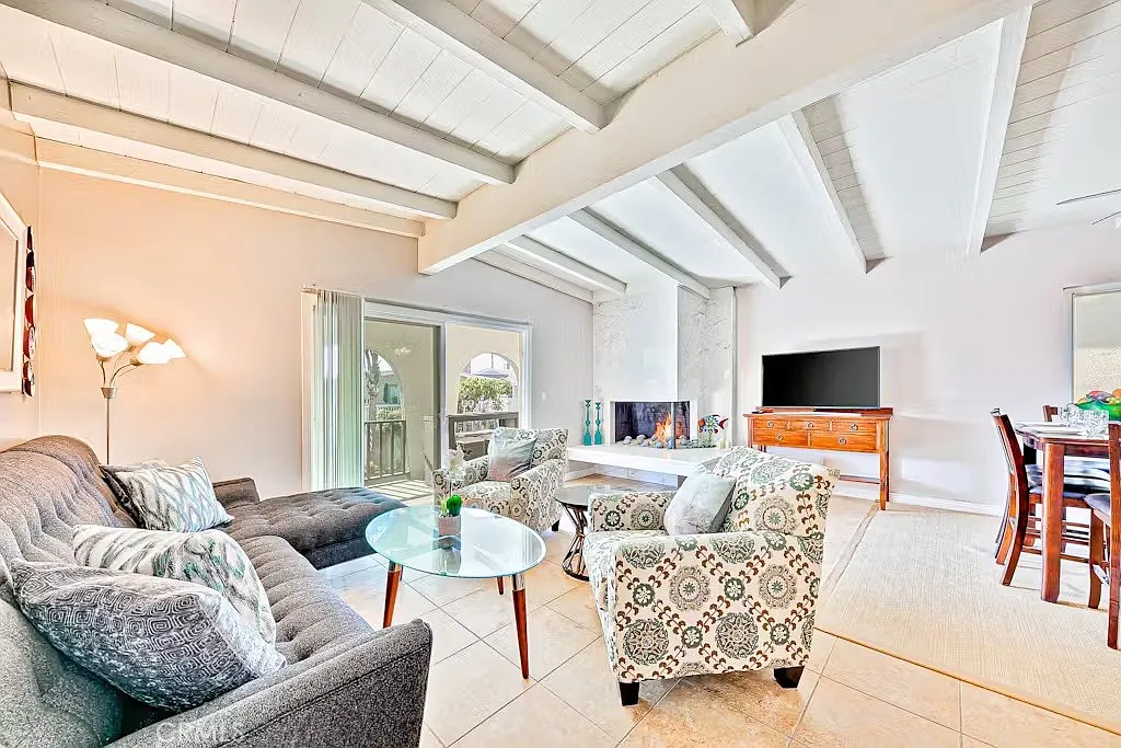 3 bed, 1400 sqft, $6,150 — Photo 3