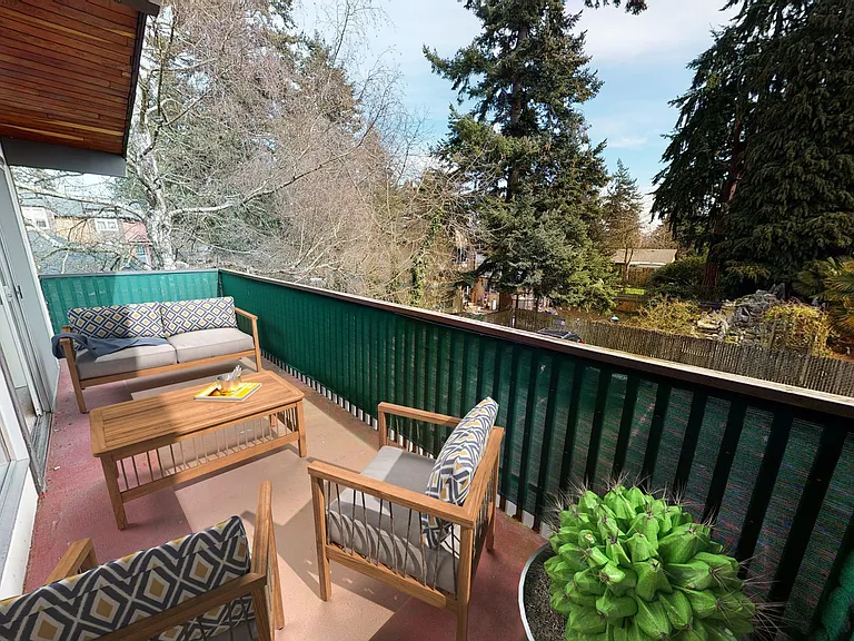 13202 Just Blocks To Carkeek Park And Centrally Located — Photo 11