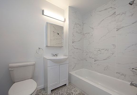 4th image of 805 Lexington Ave #5R