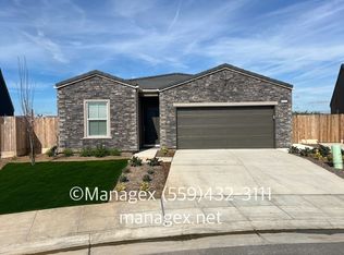 1061 Shasta Way W, Madera, CA 93636