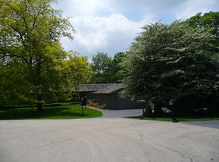 11N035 Flagpole Ct, Elgin, IL 60124