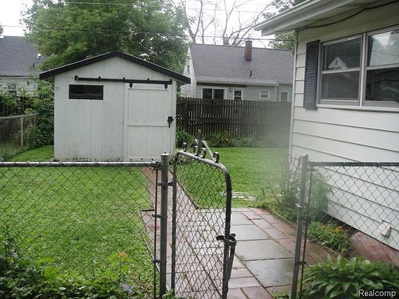 4th image of 1424 Blackberry Ln