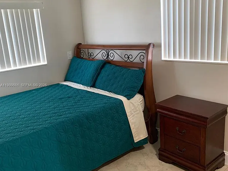19121 NE Miami Ct #1 — Photo 7