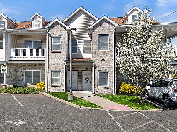 1st image of 65 Schuyler Ave APT 11