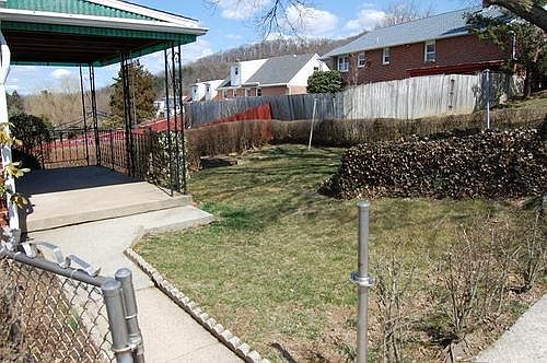 3rd image of 2001 Duke St