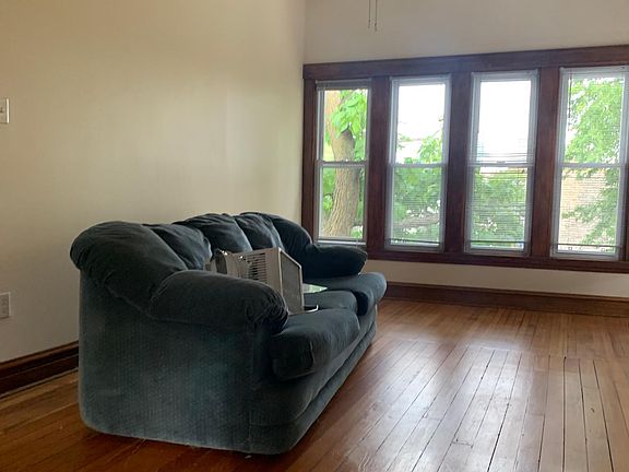 3rd image of 1046 N Rockwell St APT 3F