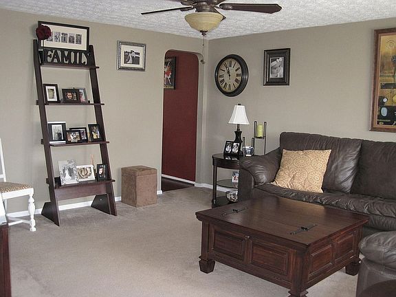 3rd image of 478 Huntsworth Dr
