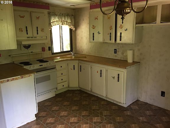 4th image of 37819 NE Beaver Brook Rd