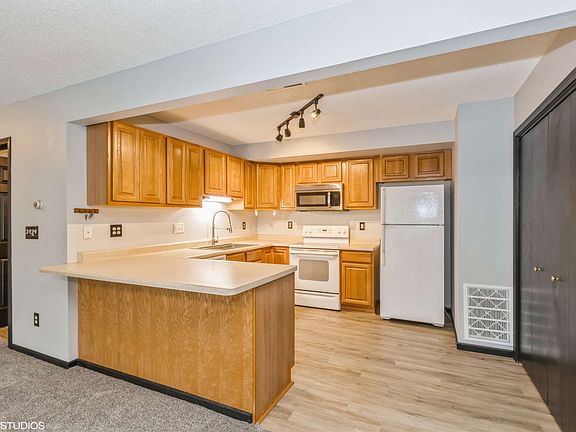 5th image of 405 James Blvd #3