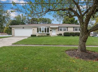 1703 W Lincoln St, Mount Prospect, IL 60056