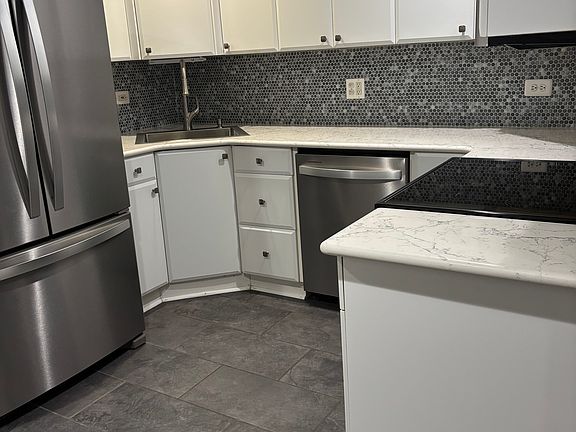 4th image of 65 N Clarkson St