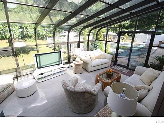 4th image of 12 Orchard Ln