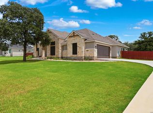 104 HONDO RDG, La Vernia, TX 78121