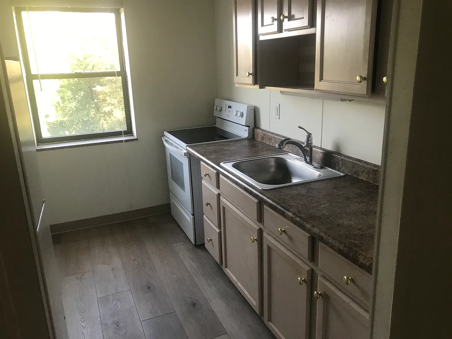 Hoodridge Terrace — Photo 3