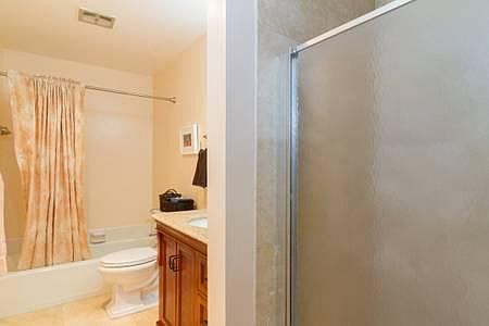 3rd image of 420 Redondo Ave Unit 305