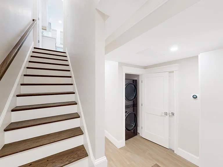 101 Sumner Rd — Photo 48
