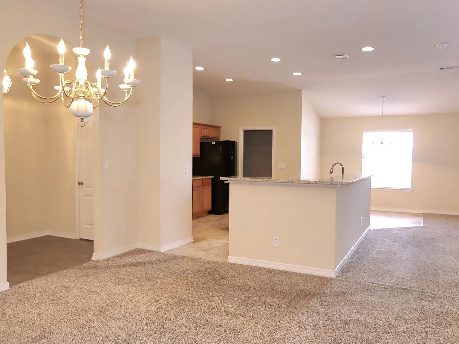 4 bed, 2302 sqft, $2,500 — Photo 3