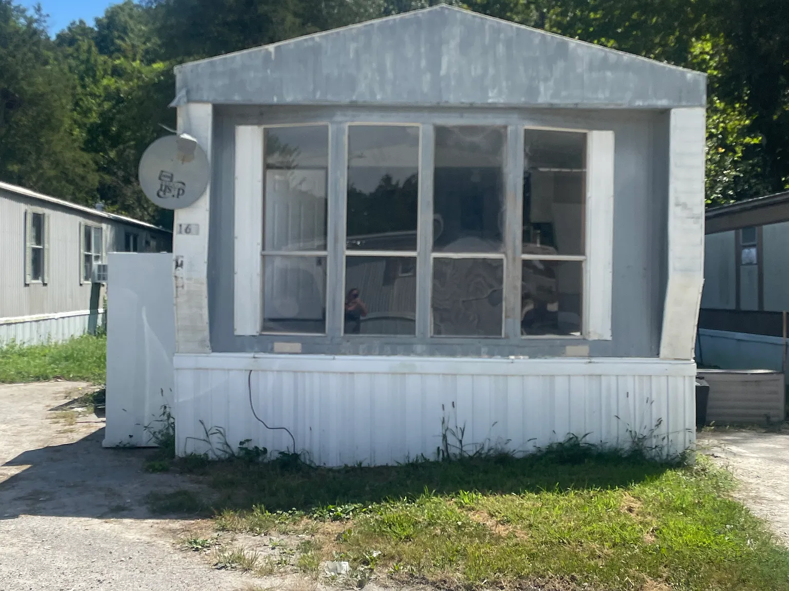 3 bed, $825 — Photo 1