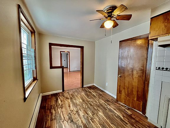 5th image of 405 Bristol St