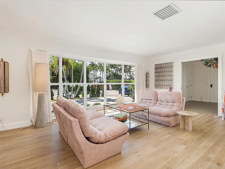 1465 N Lake Way — Photo 3