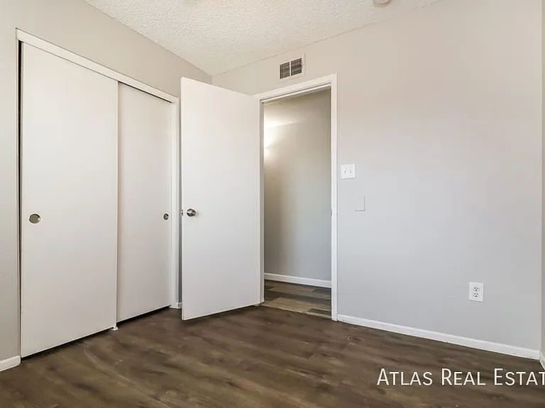 1323 W Rosemonte Dr — Photo 12