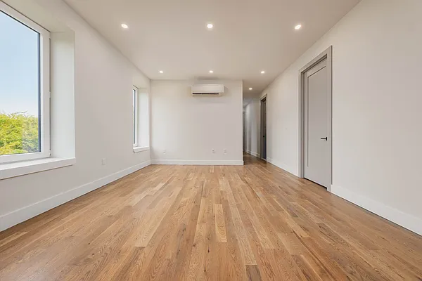 Rented by Space Link Realty | media 2