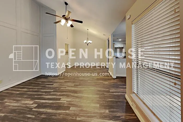 2 bed, 2.0 bath, 1473 sqft, $1,925 — Photo 4