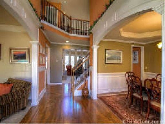 Wide 2-Story Foyer